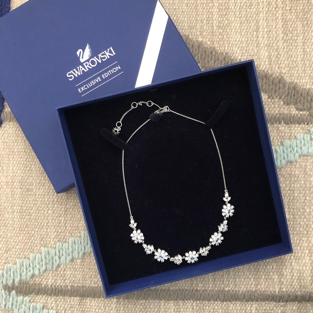 NEW Swarovski Floral Necklace